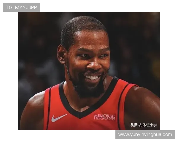 杜兰特表现稳定半场8投5中贡献11分5助攻助力球队争胜