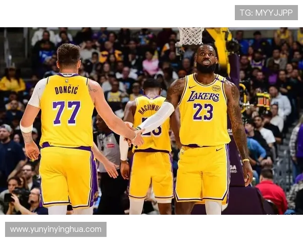 詹姆斯分享与东契奇里夫斯配合心得期待弱侧接球机会